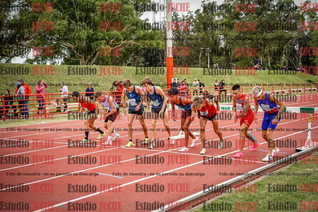 Fotos de los 3000 m con obstáculos de varones