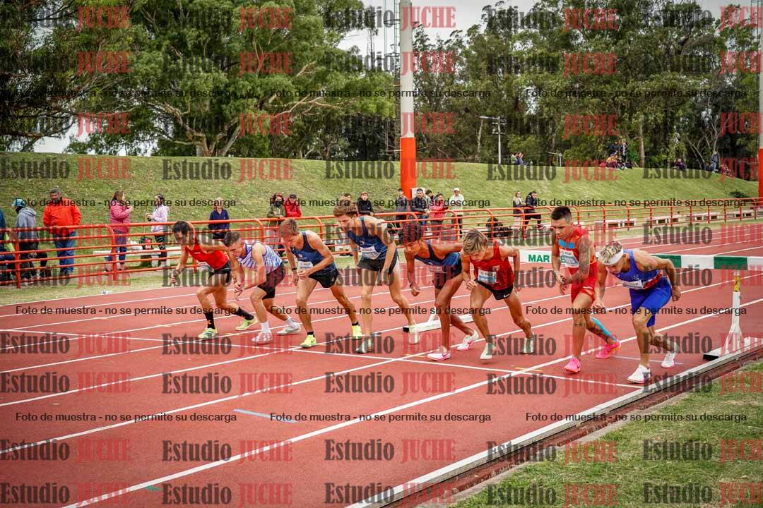 Fotos de los 3000 m con obstáculos de varones