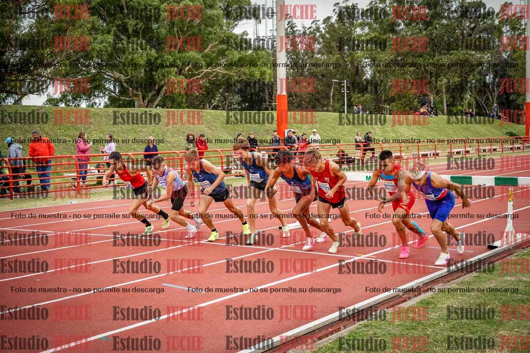 Fotos de los 3000 m con obstáculos de varones