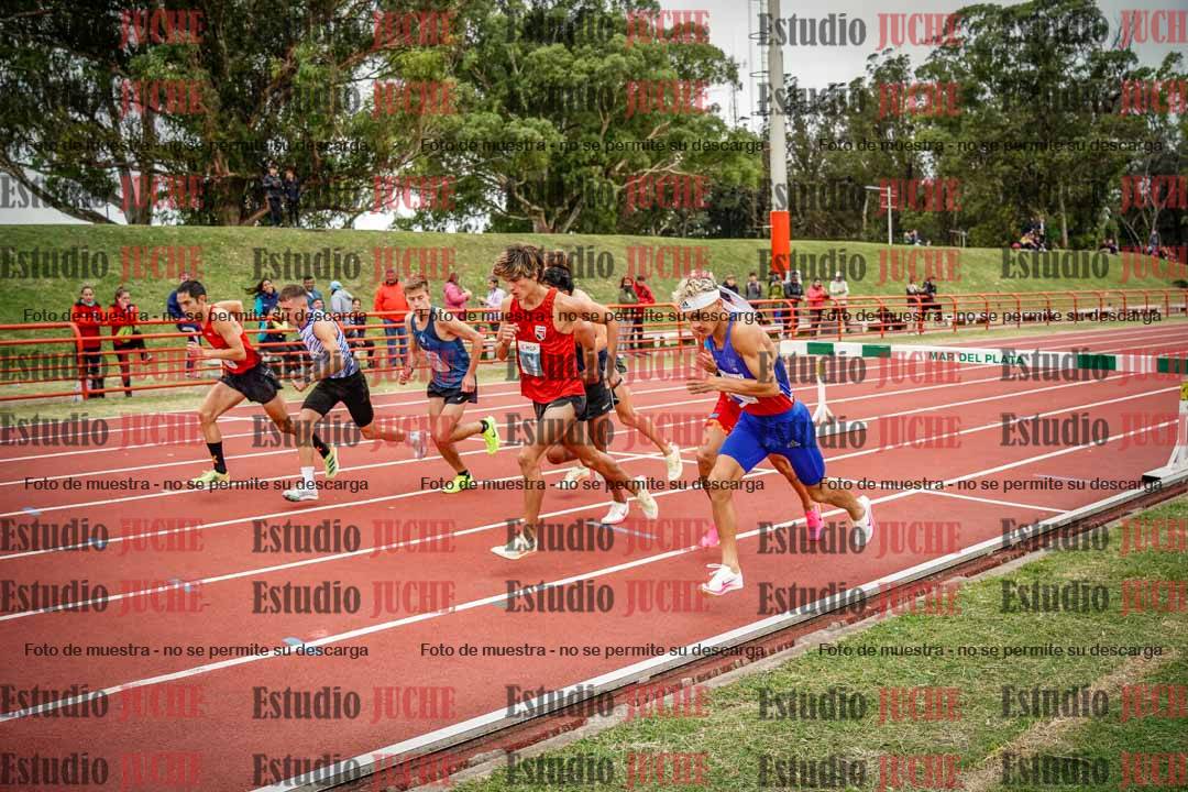 Fotos de los 3000 m con obstáculos de varones