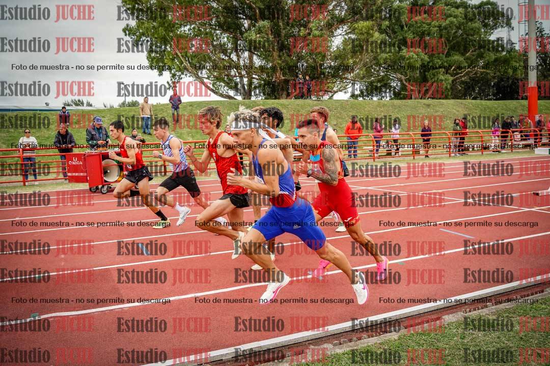 Fotos de los 3000 m con obstáculos de varones