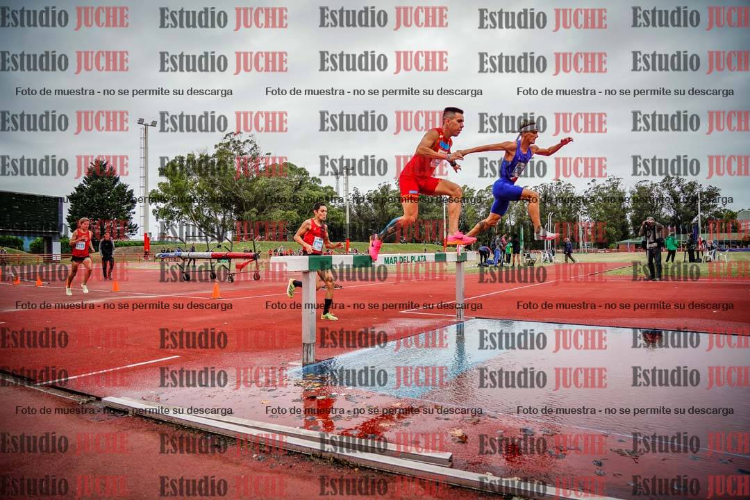 Fotos de los 3000 m con obstáculos de varones