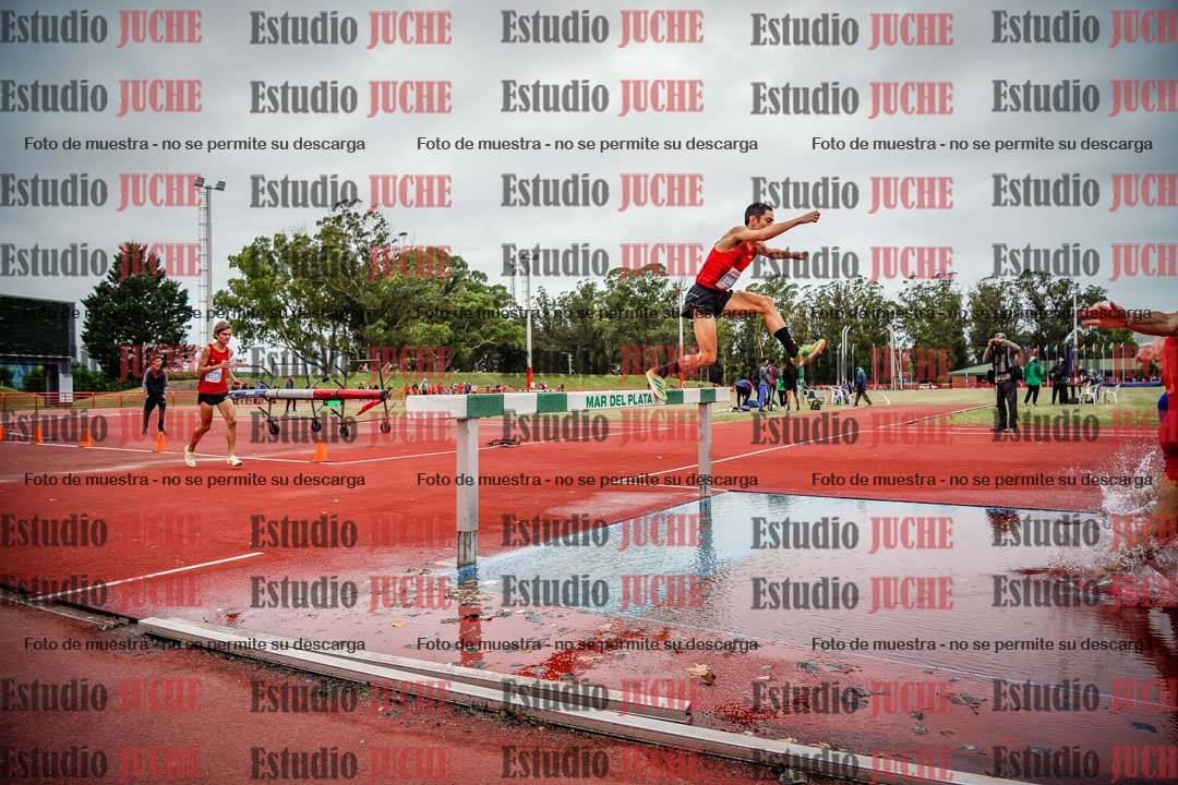 Fotos de los 3000 m con obstáculos de varones