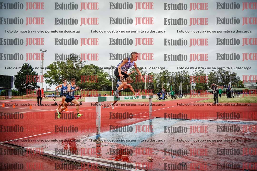 Fotos de los 3000 m con obstáculos de varones