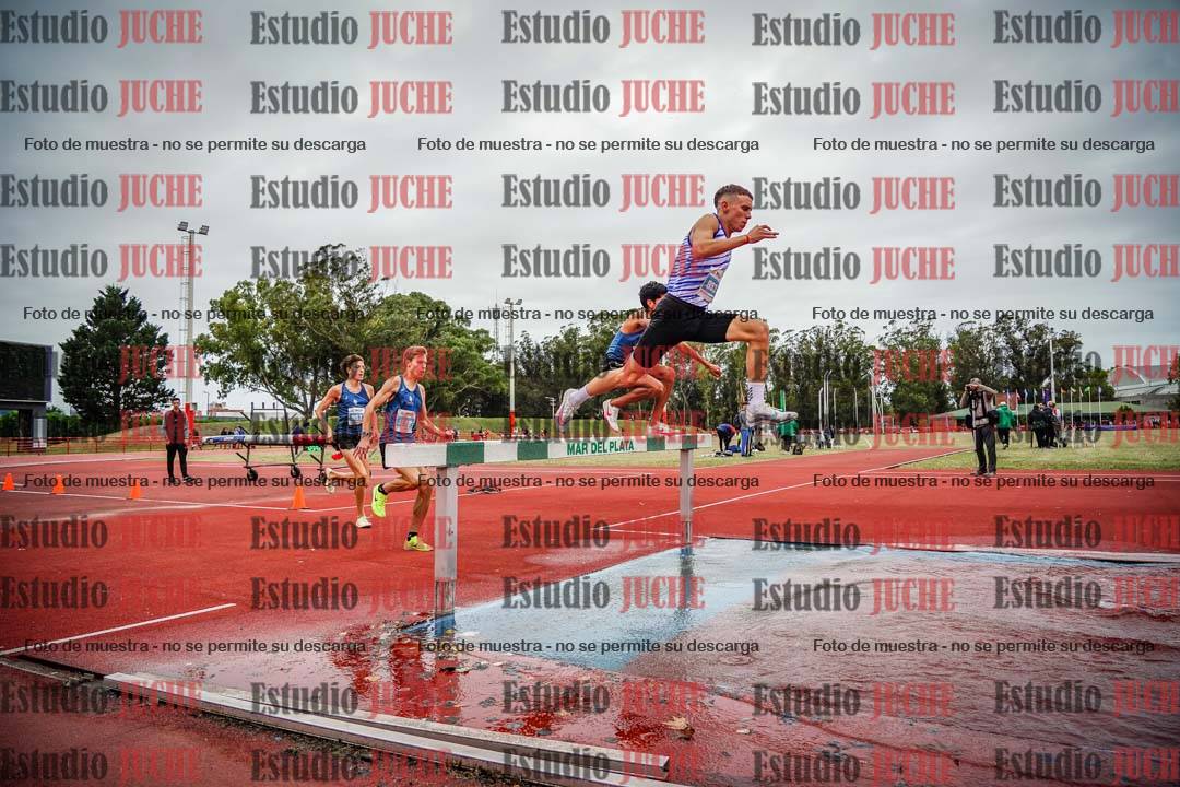 Fotos de los 3000 m con obstáculos de varones