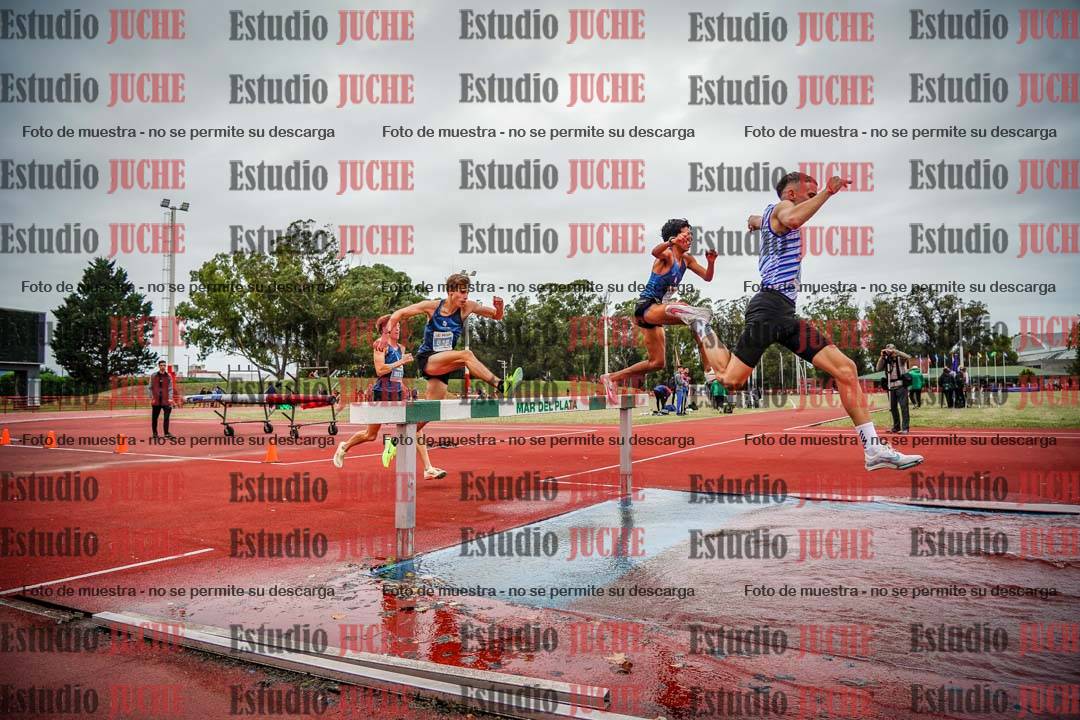 Fotos de los 3000 m con obstáculos de varones