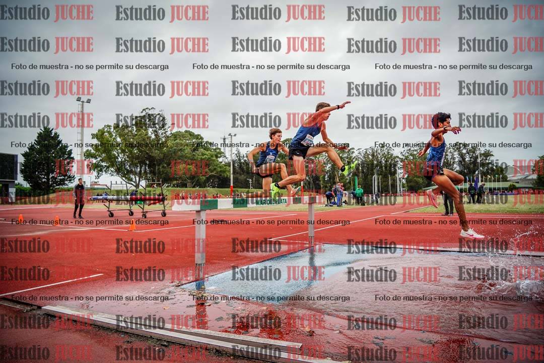 Fotos de los 3000 m con obstáculos de varones