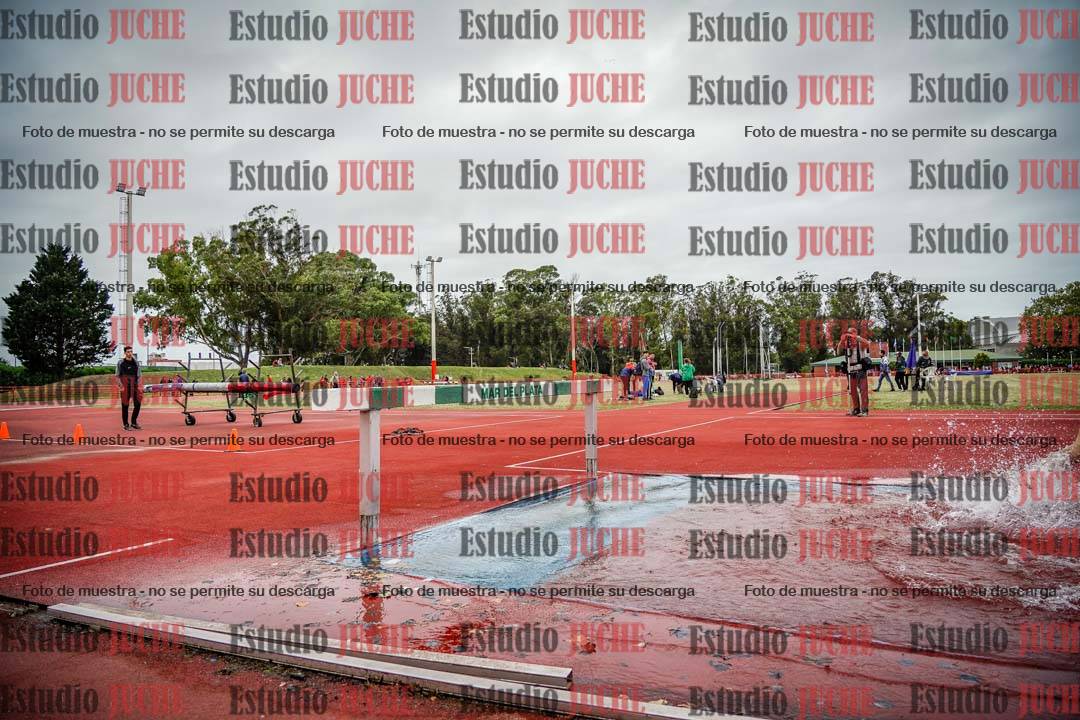 Fotos de los 3000 m con obstáculos de varones