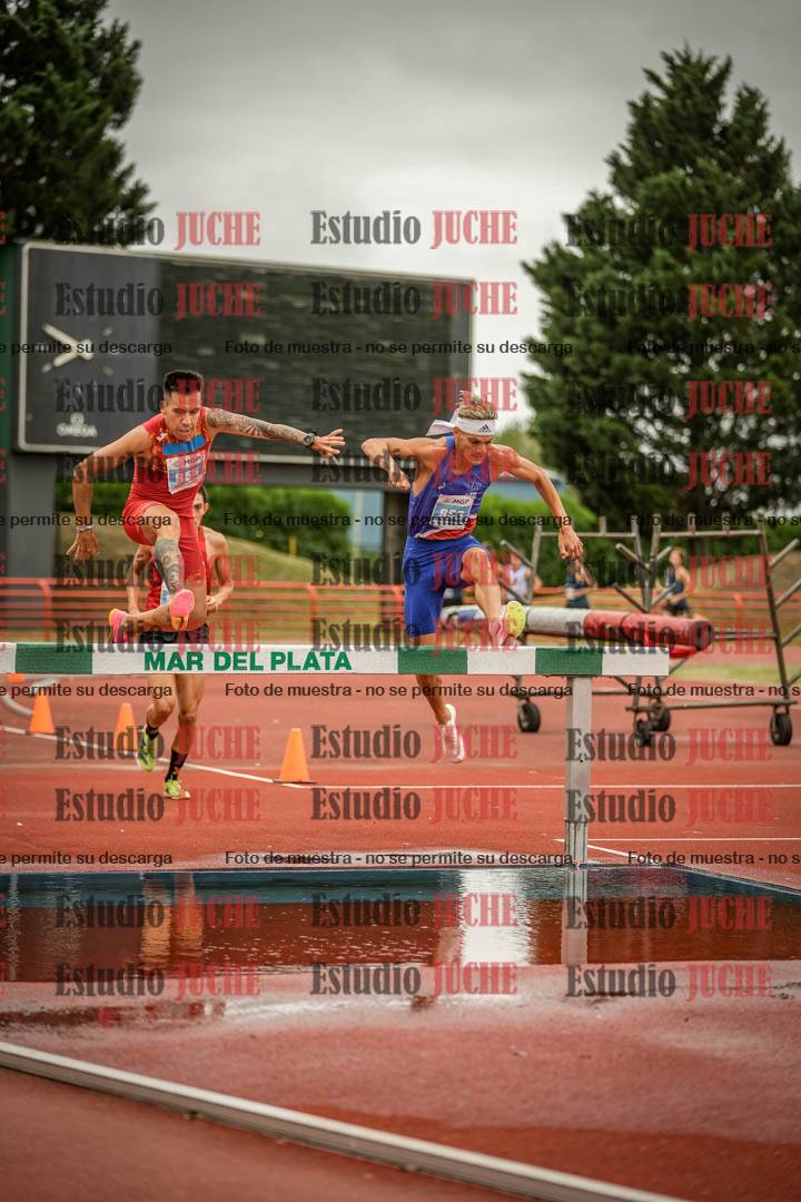 Fotos de los 3000 m con obstáculos de varones