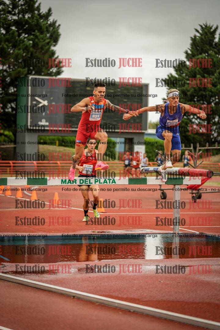 Fotos de los 3000 m con obstáculos de varones