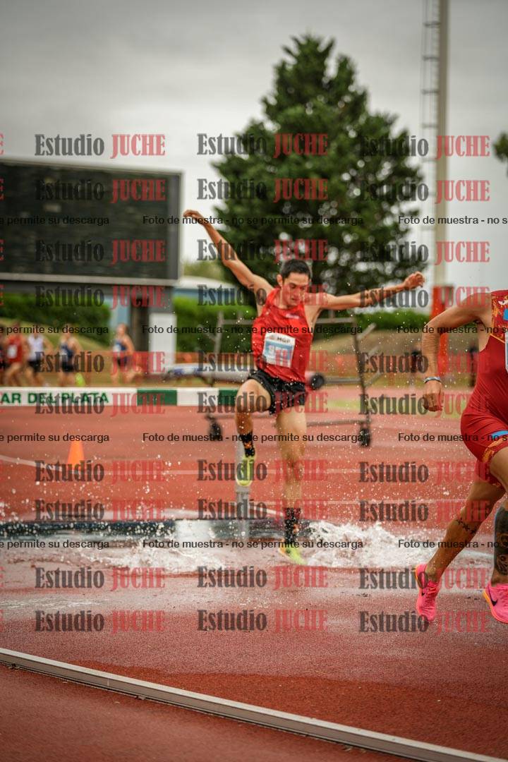 Fotos de los 3000 m con obstáculos de varones
