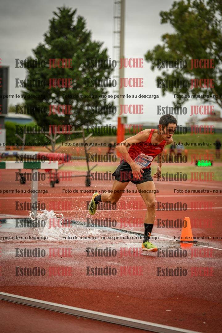Fotos de los 3000 m con obstáculos de varones