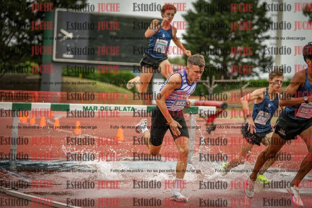 Fotos de los 3000 m con obstáculos de varones