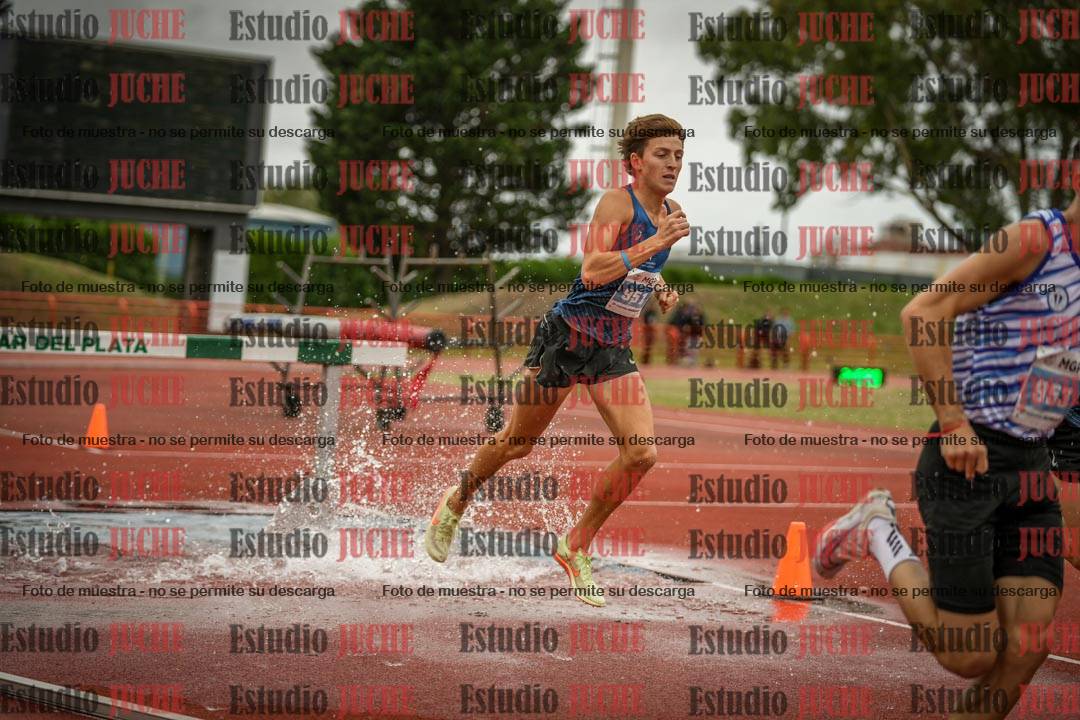 Fotos de los 3000 m con obstáculos de varones