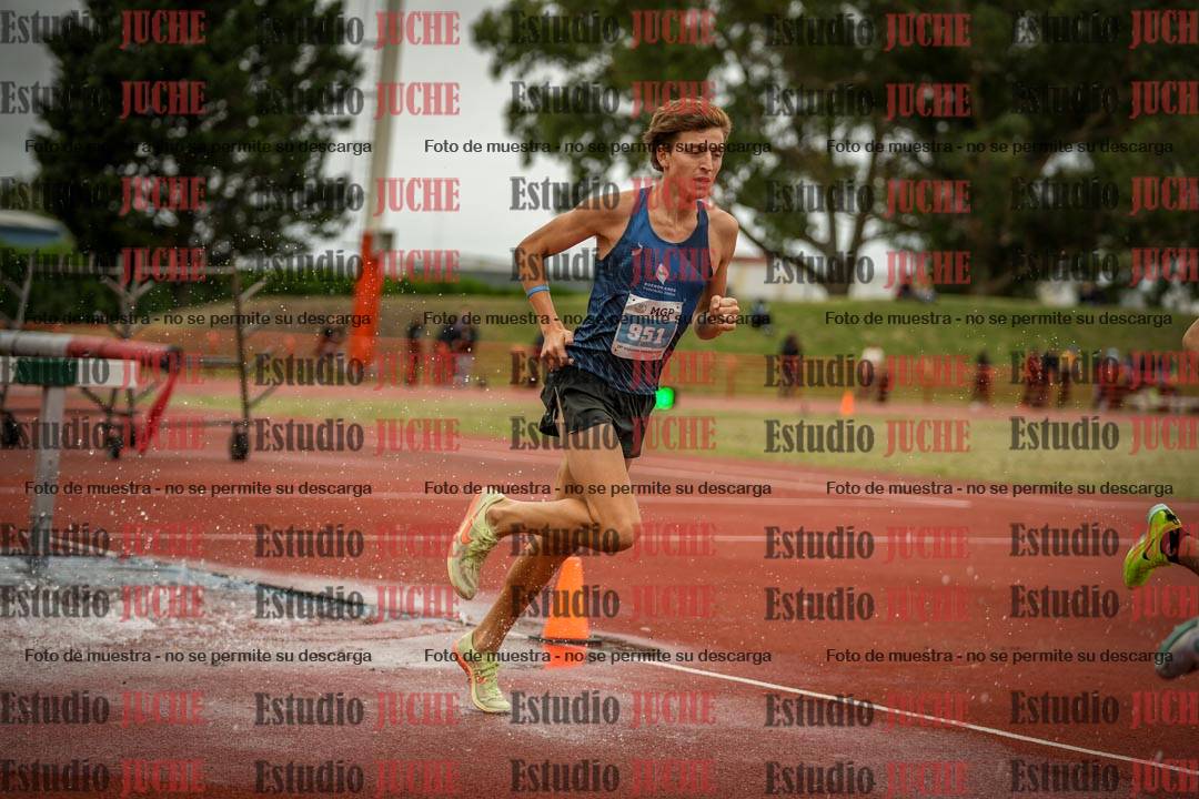 Fotos de los 3000 m con obstáculos de varones