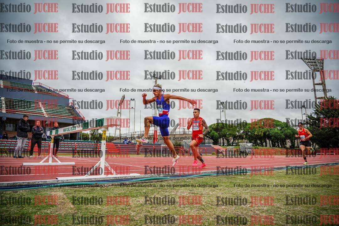 Fotos de los 3000 m con obstáculos de varones