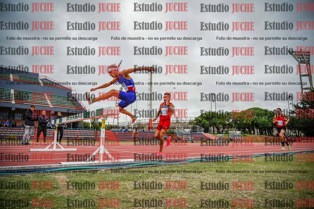 Fotos de los 3000 m con obstáculos de varones