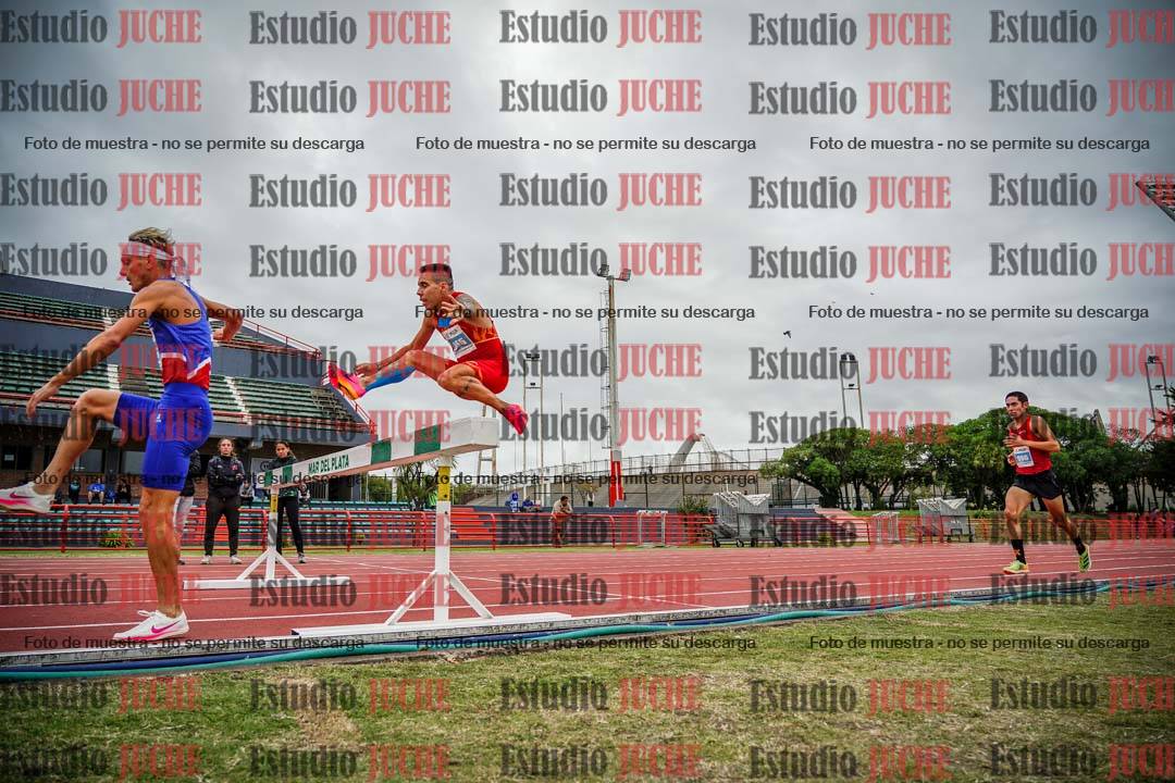 Fotos de los 3000 m con obstáculos de varones