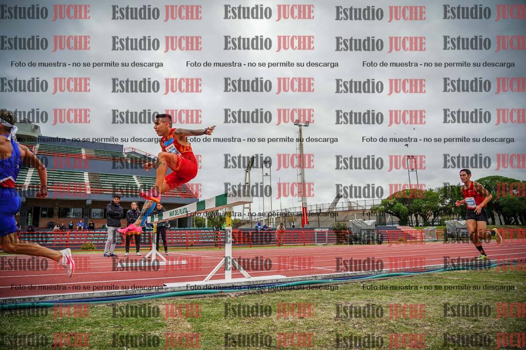 Fotos de los 3000 m con obstáculos de varones
