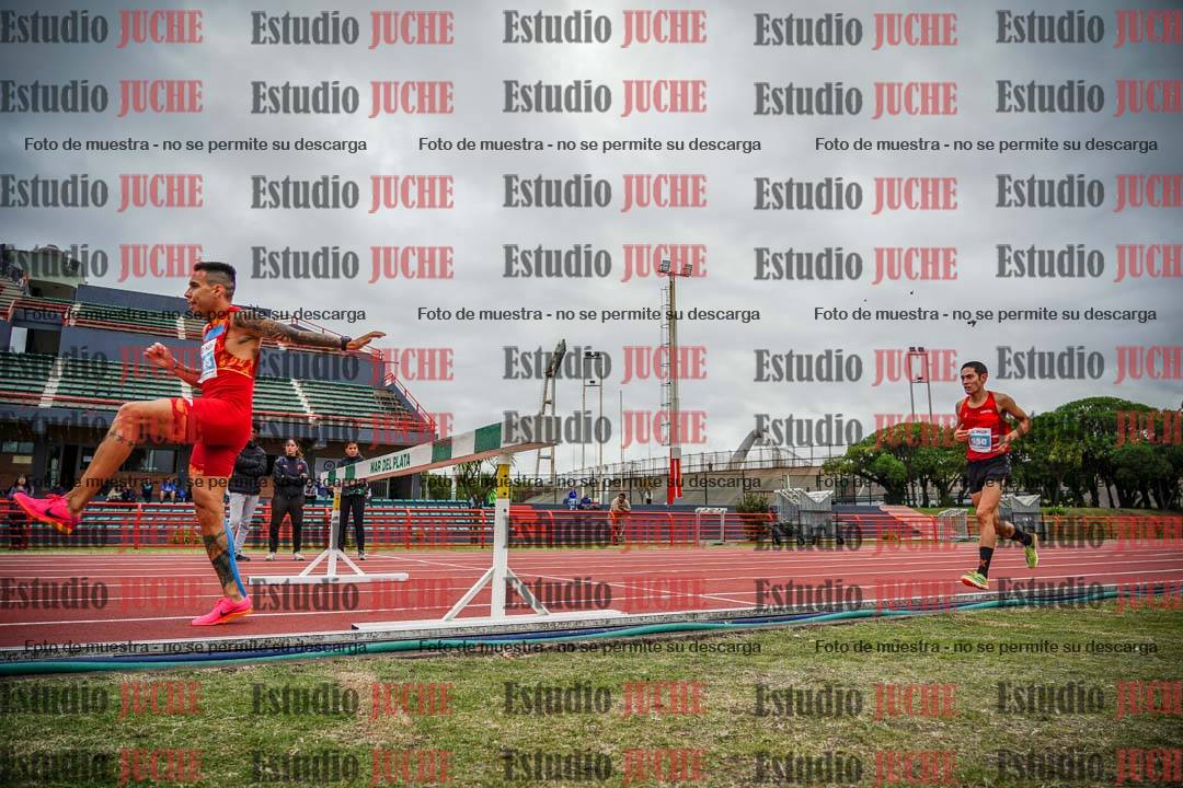 Fotos de los 3000 m con obstáculos de varones