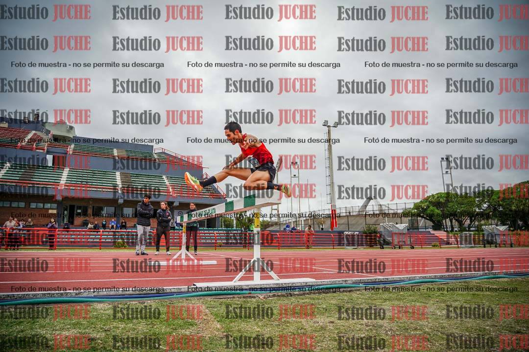 Fotos de los 3000 m con obstáculos de varones