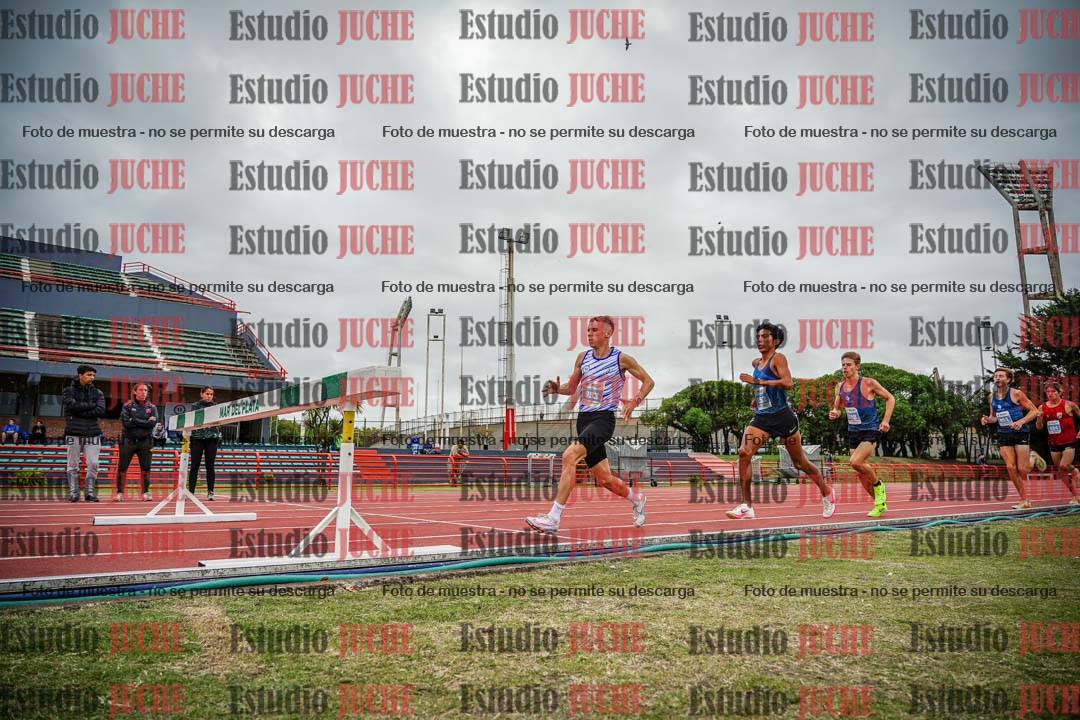 Fotos de los 3000 m con obstáculos de varones