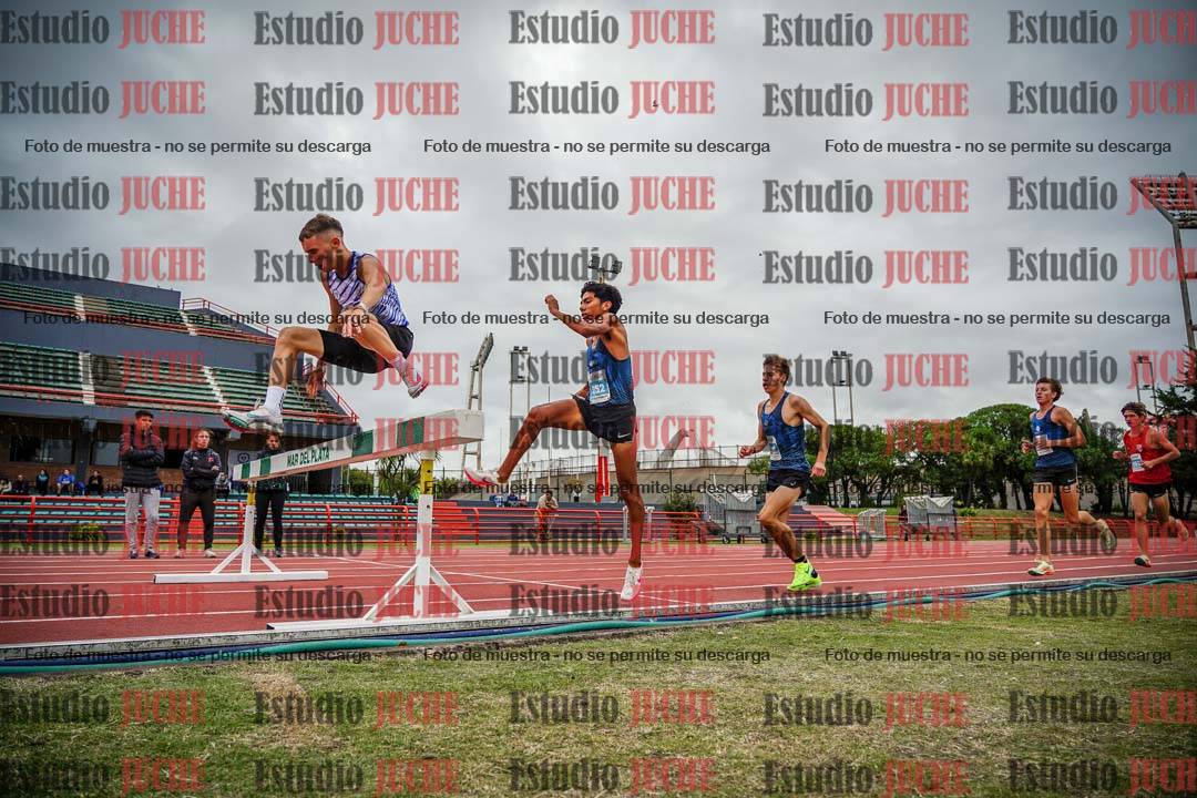 Fotos de los 3000 m con obstáculos de varones
