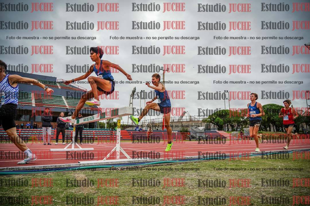 Fotos de los 3000 m con obstáculos de varones