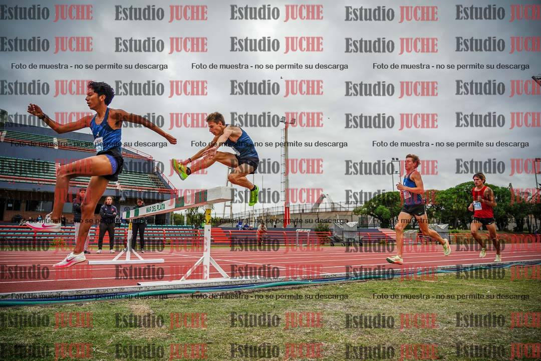 Fotos de los 3000 m con obstáculos de varones