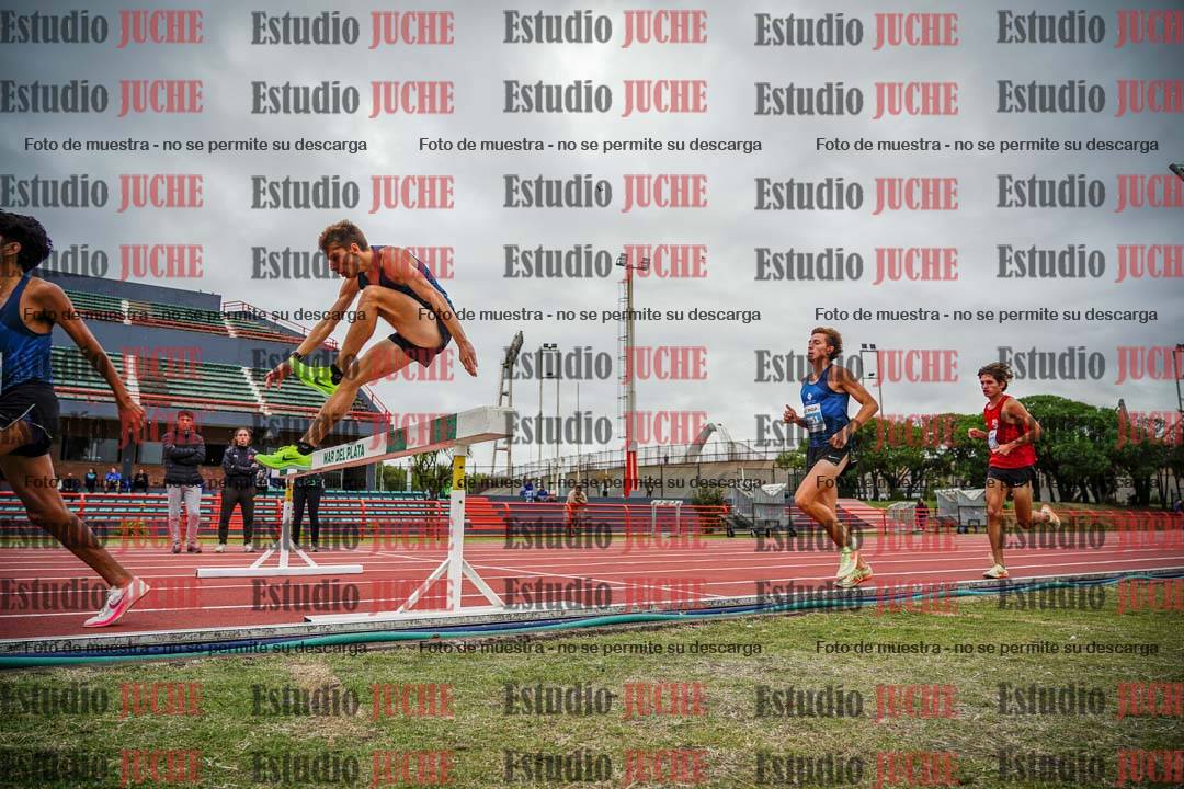 Fotos de los 3000 m con obstáculos de varones