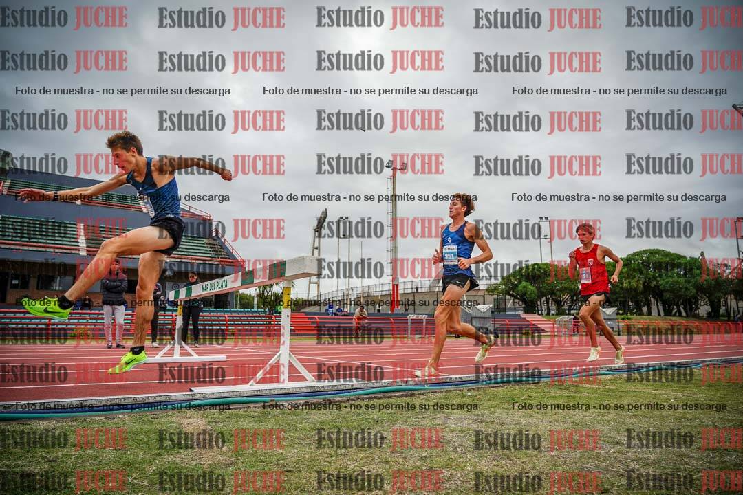 Fotos de los 3000 m con obstáculos de varones
