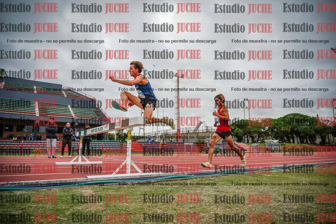 Fotos de los 3000 m con obstáculos de varones