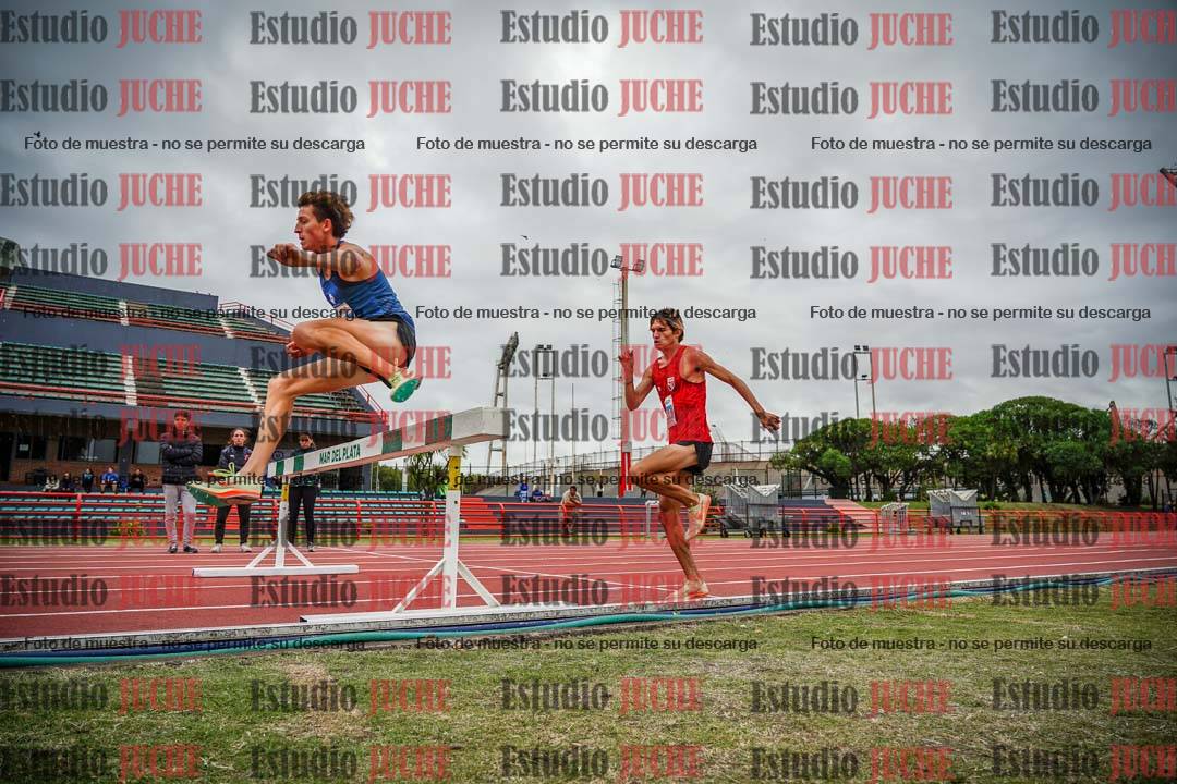 Fotos de los 3000 m con obstáculos de varones