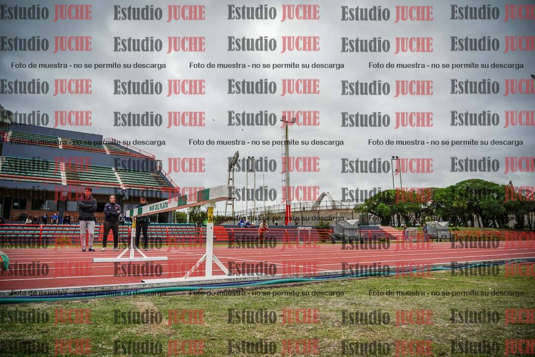 Fotos de los 3000 m con obstáculos de varones