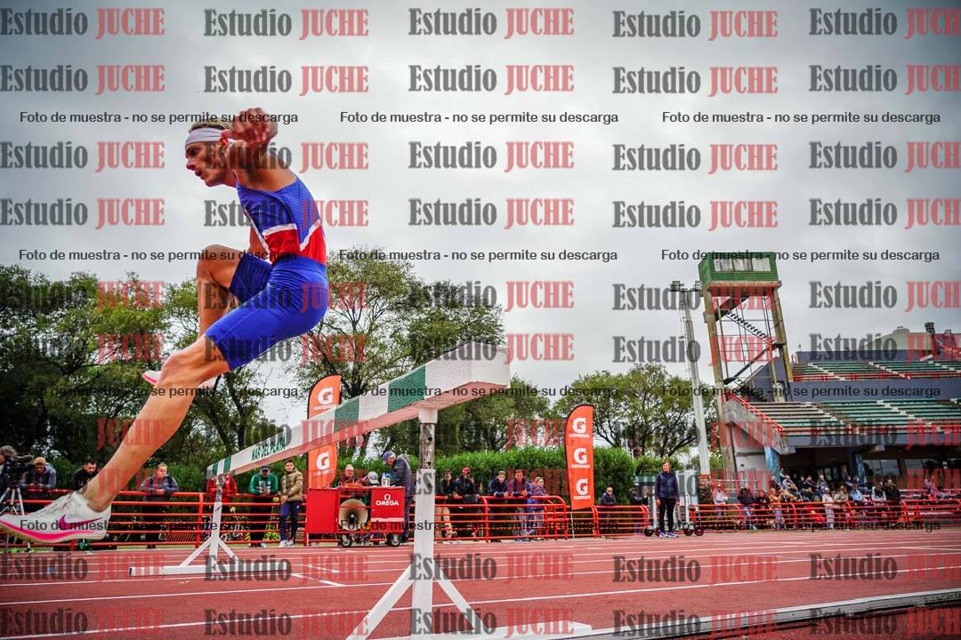 Fotos de los 3000 m con obstáculos de varones