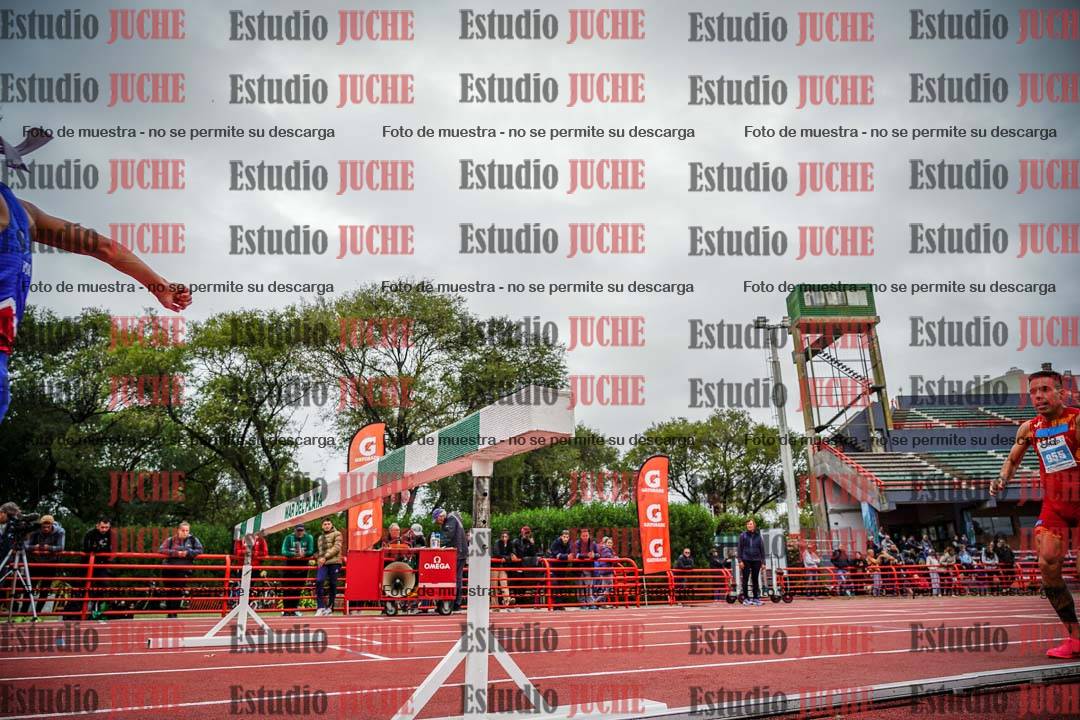 Fotos de los 3000 m con obstáculos de varones