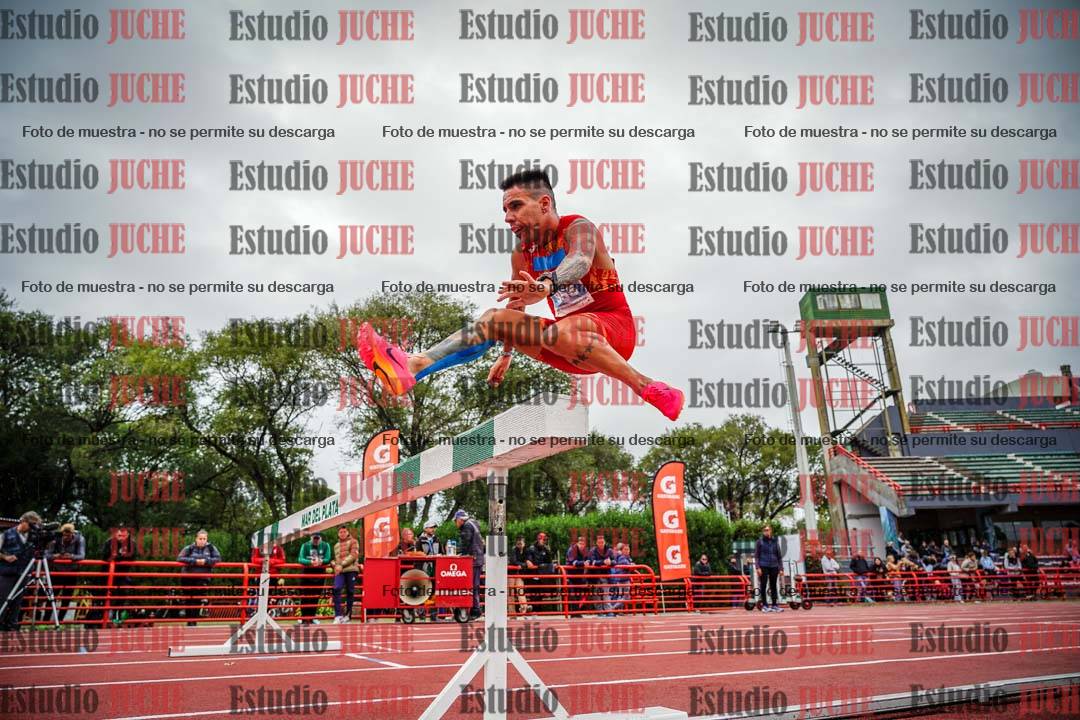 Fotos de los 3000 m con obstáculos de varones