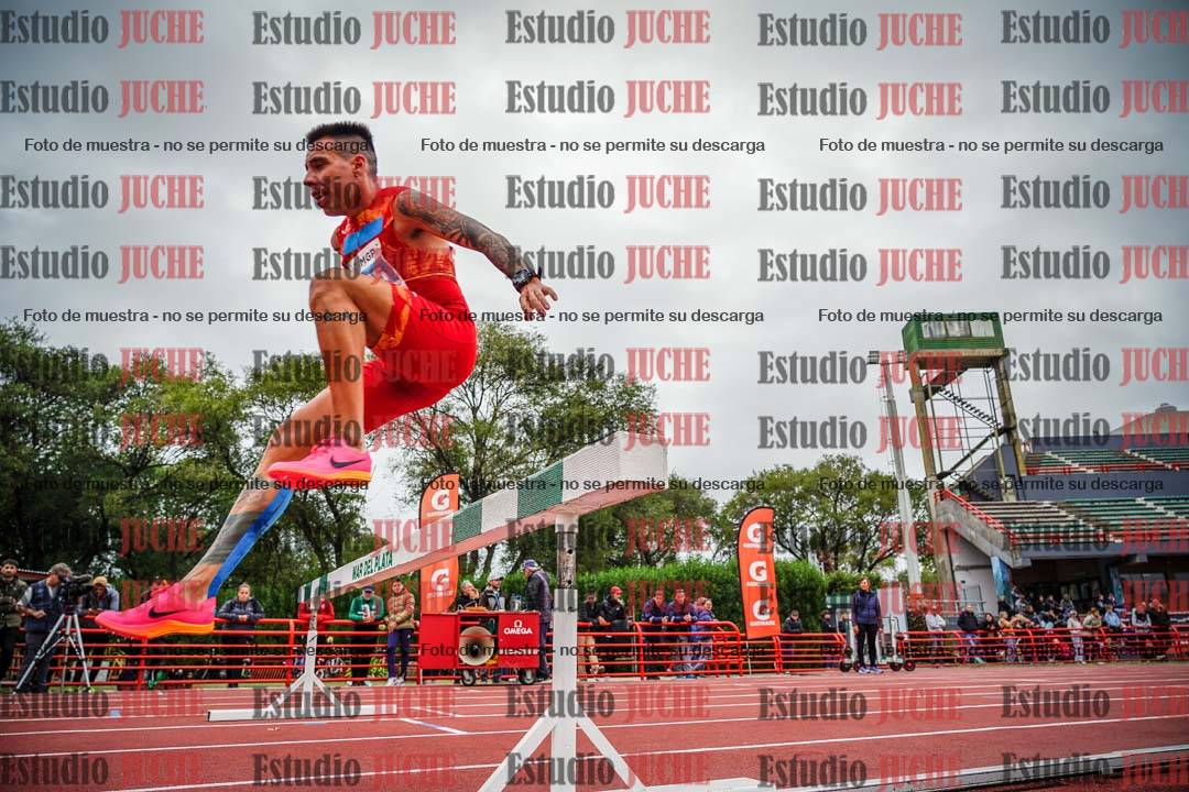 Fotos de los 3000 m con obstáculos de varones