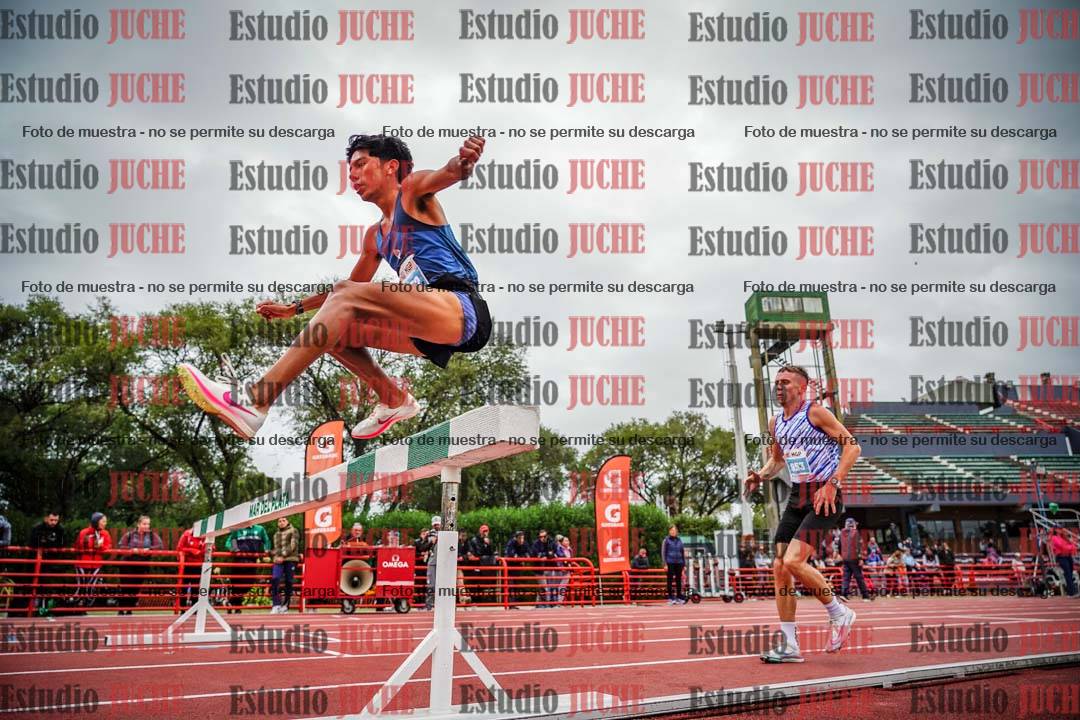 Fotos de los 3000 m con obstáculos de varones