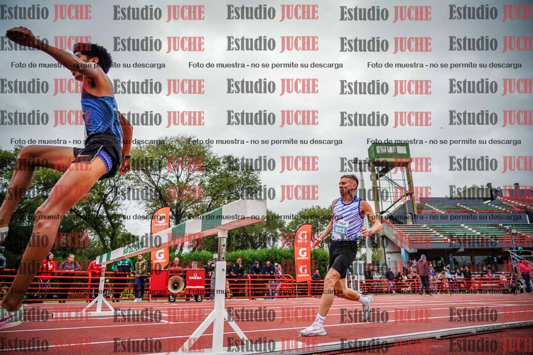 Fotos de los 3000 m con obstáculos de varones