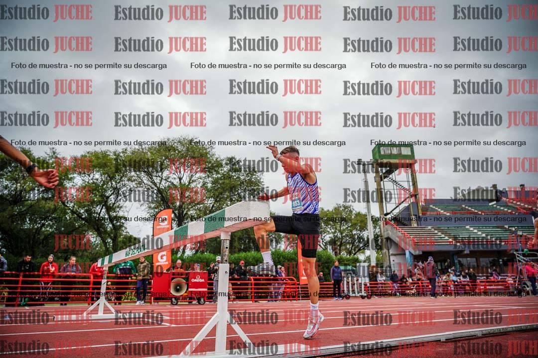 Fotos de los 3000 m con obstáculos de varones