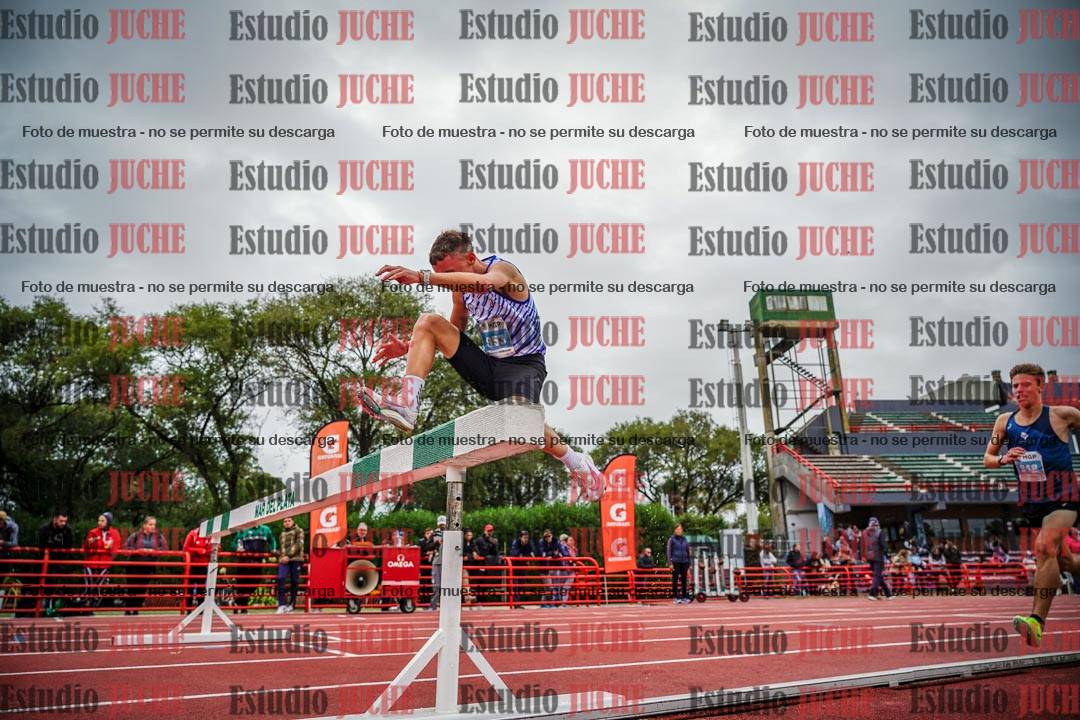 Fotos de los 3000 m con obstáculos de varones