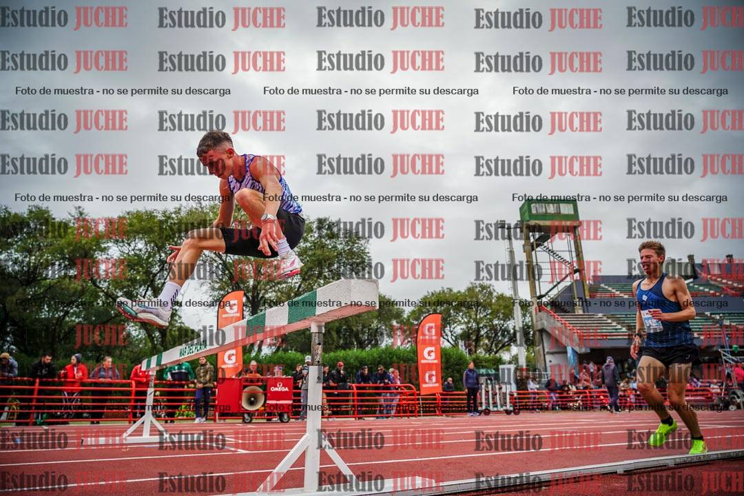 Fotos de los 3000 m con obstáculos de varones