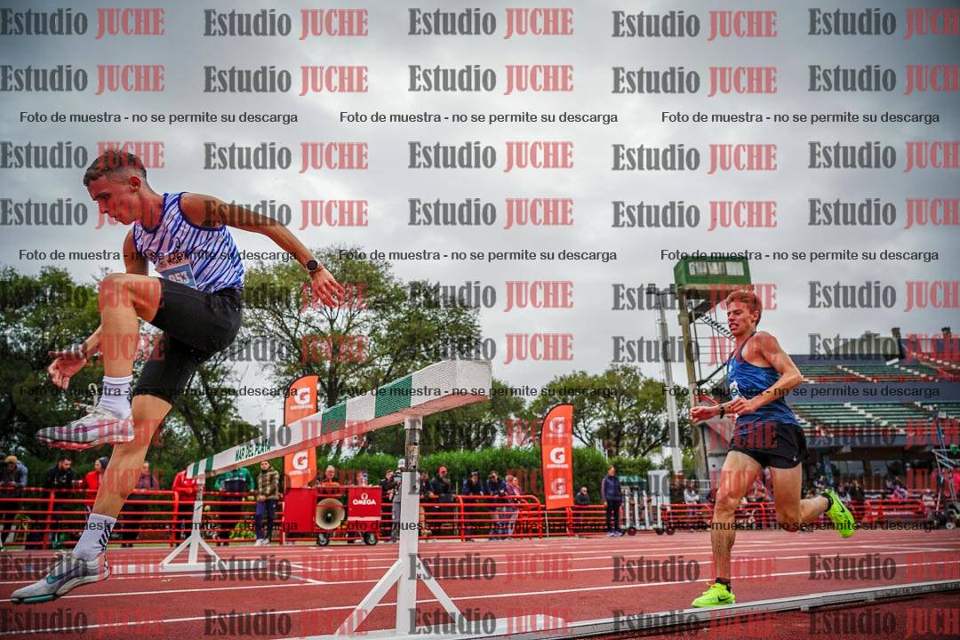 Fotos de los 3000 m con obstáculos de varones