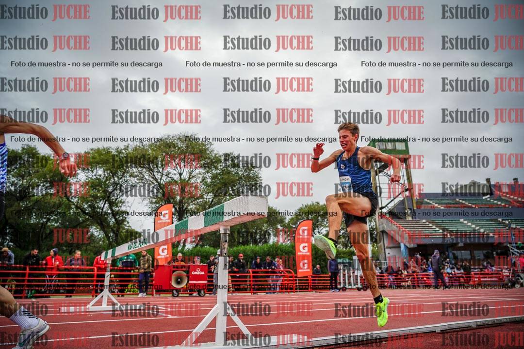 Fotos de los 3000 m con obstáculos de varones