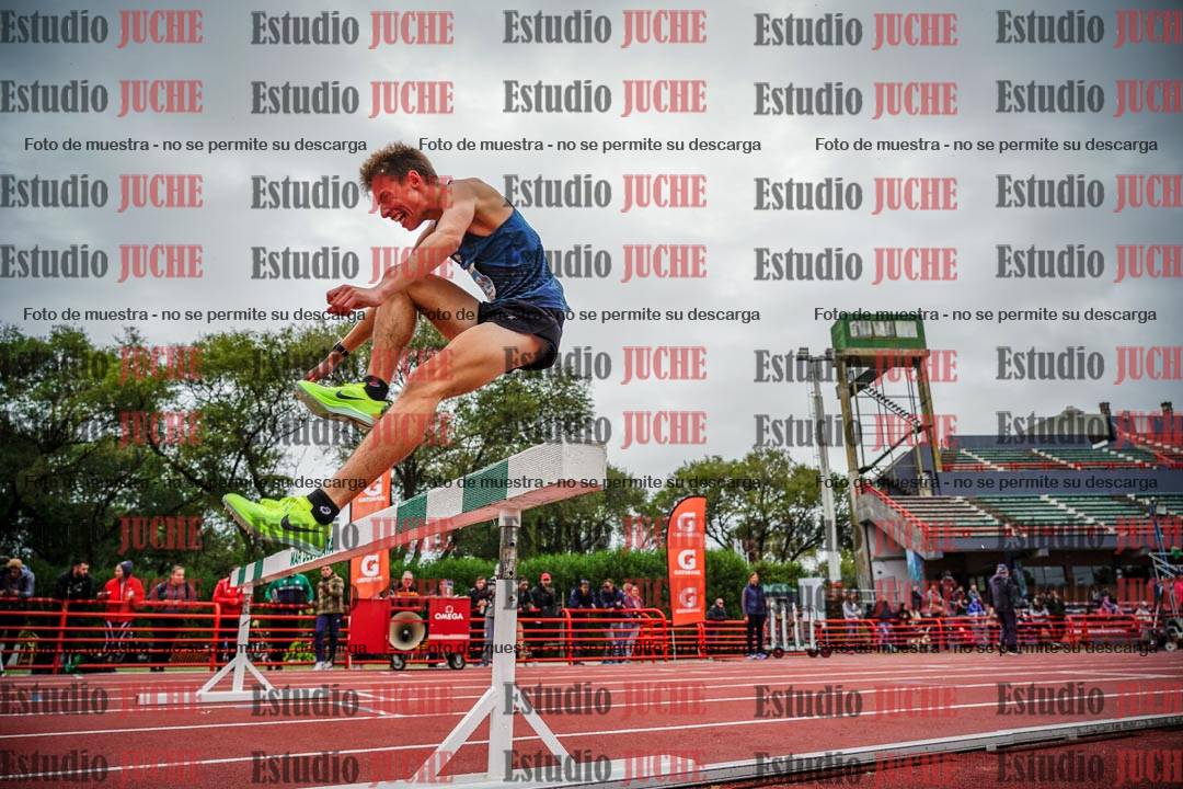 Fotos de los 3000 m con obstáculos de varones