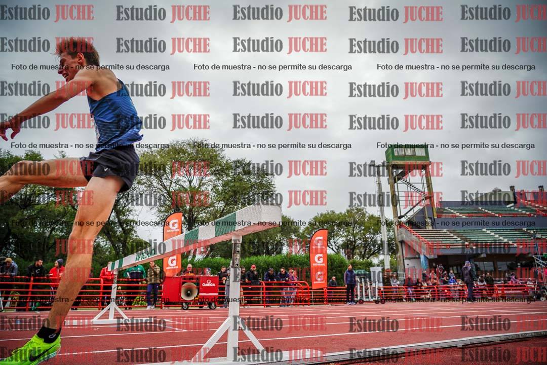 Fotos de los 3000 m con obstáculos de varones