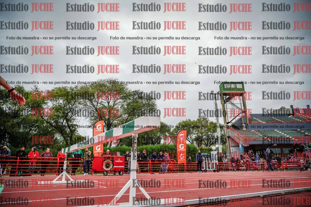 Fotos de los 3000 m con obstáculos de varones