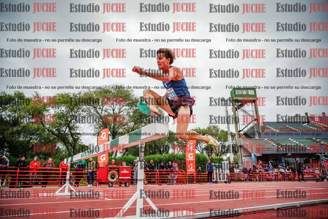 Fotos de los 3000 m con obstáculos de varones