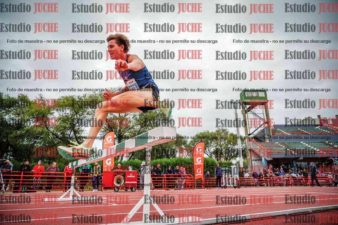 Fotos de los 3000 m con obstáculos de varones